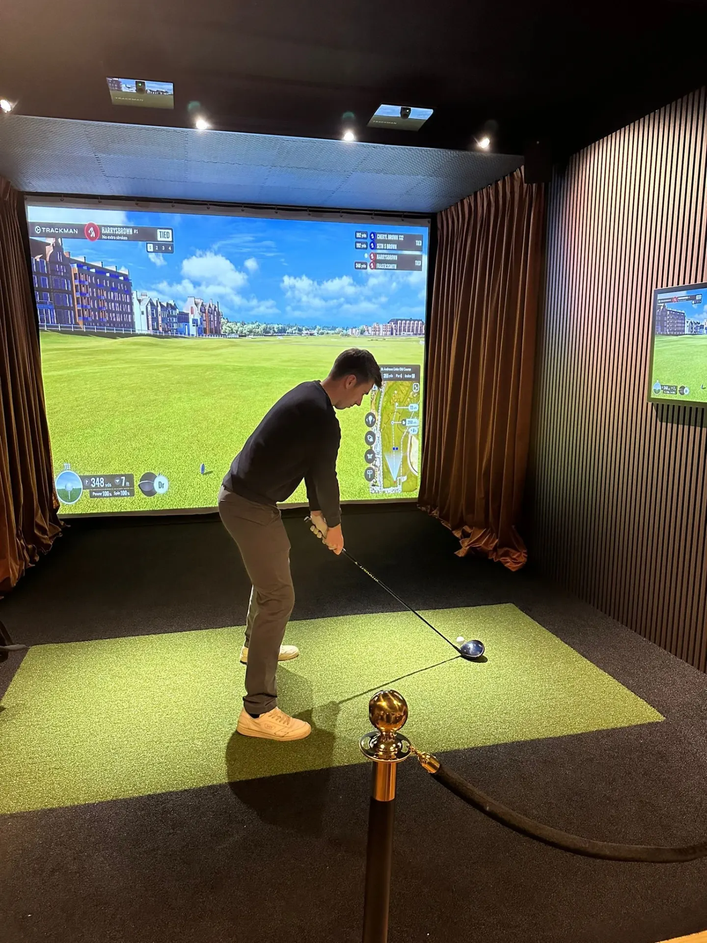 Why Indoor Golf Is Perfect for Team Building